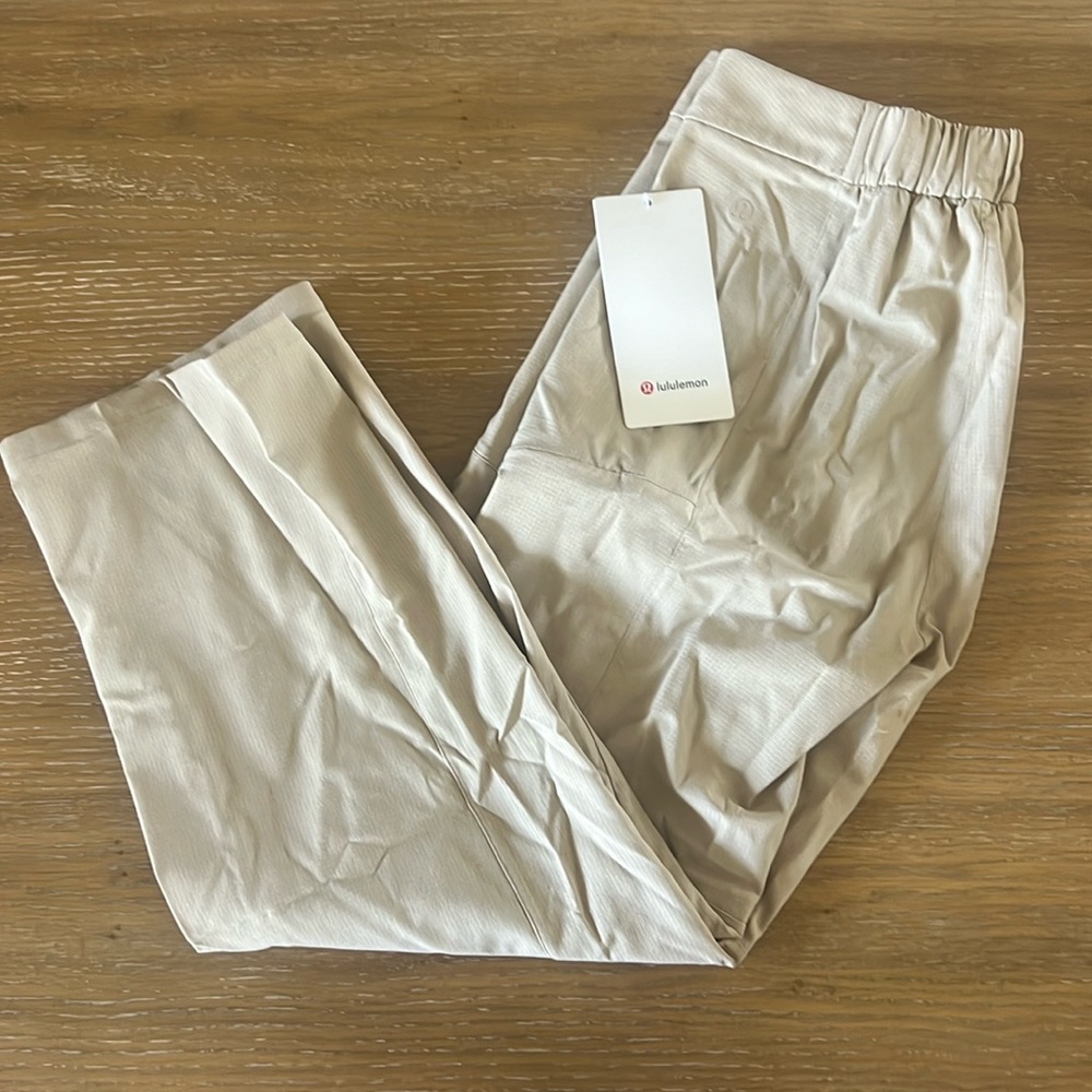 NWT lululemon Ventlight Cargo MR Crop size 6
